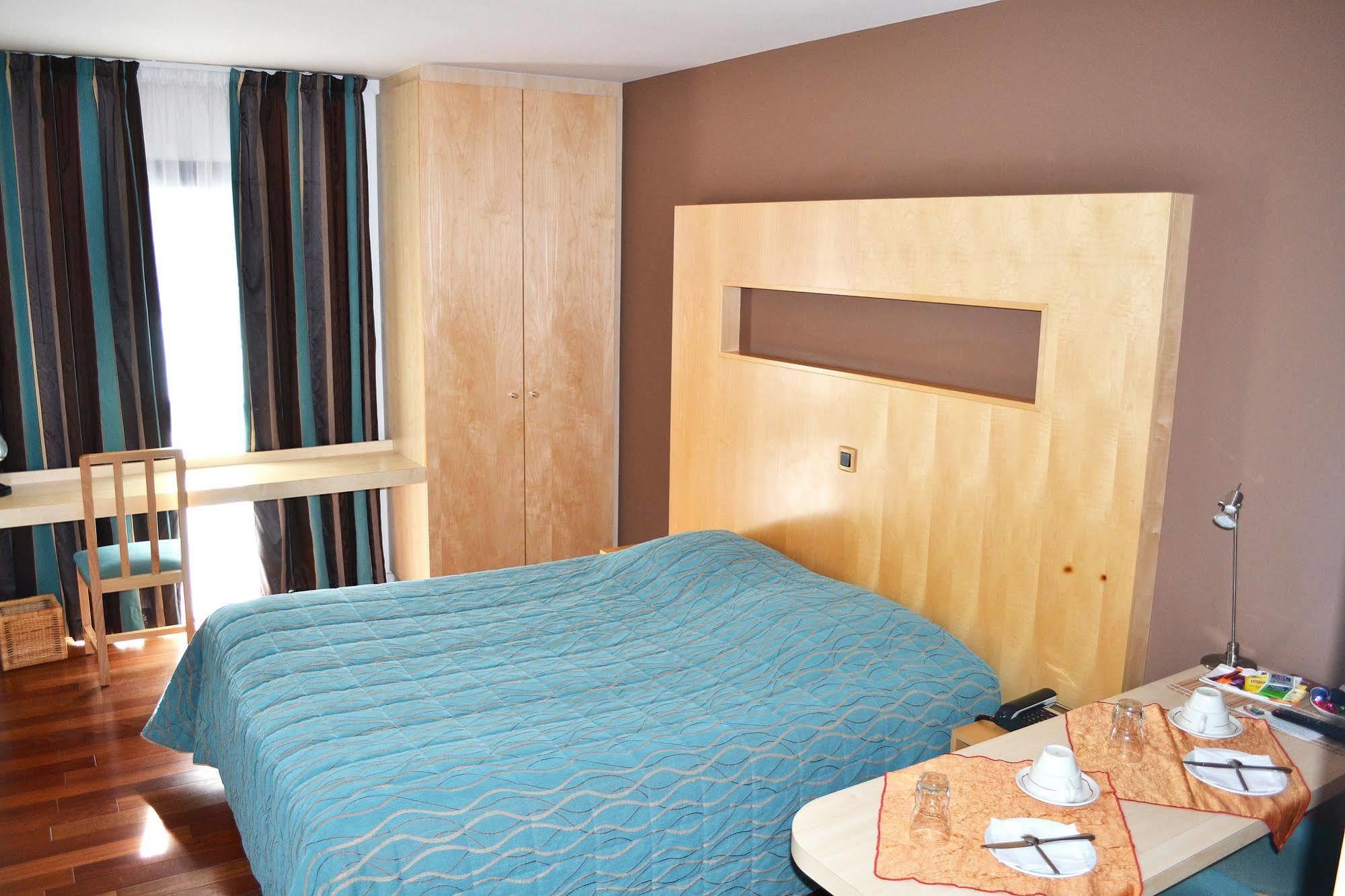 Hotel La Scala Pithiviers Eksteriør billede